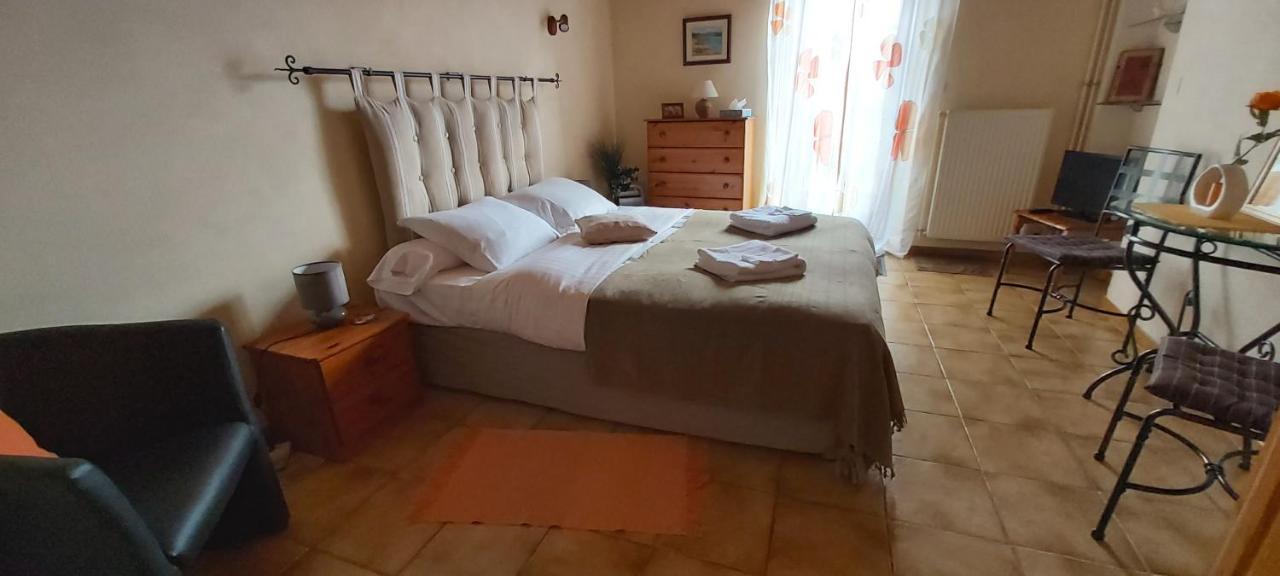 Chambres D'Hotes "Les Chiens Verts", Jardin, Terrasse, Parking Prive Отвиль-Лонес Экстерьер фото