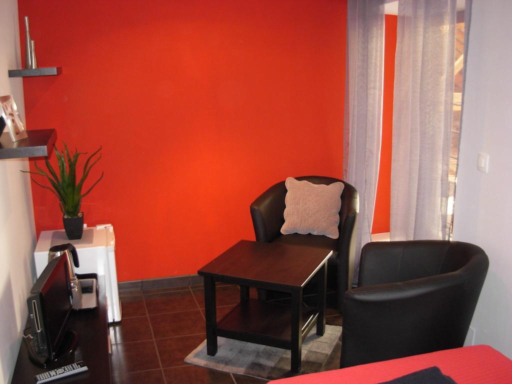 Chambres D'Hotes "Les Chiens Verts", Jardin, Terrasse, Parking Prive Отвиль-Лонес Экстерьер фото