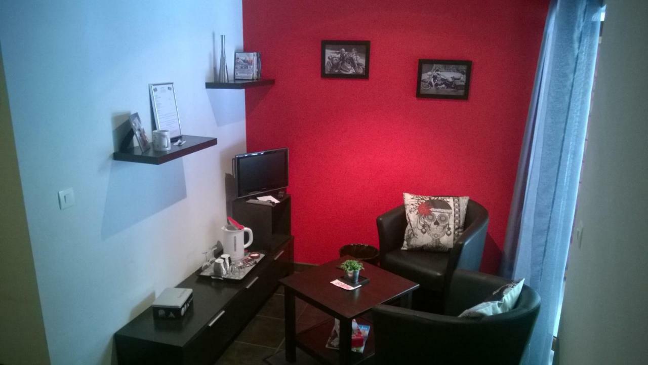 Chambres D'Hotes "Les Chiens Verts", Jardin, Terrasse, Parking Prive Отвиль-Лонес Экстерьер фото